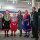 7. februar: Dronning Sonja ønsker velkommen til åpning av utstillingen "Historier. Tre generasjoner samiske kunstnere" i Dronning Sonja KunstStall. Foto: Heiko Junge, NTB scanpix